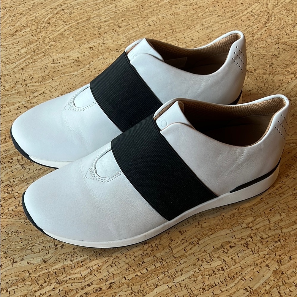 Vionic Codie White Leather Orthotic Slip-on Shoes. Size 8.5 wide. New in box.